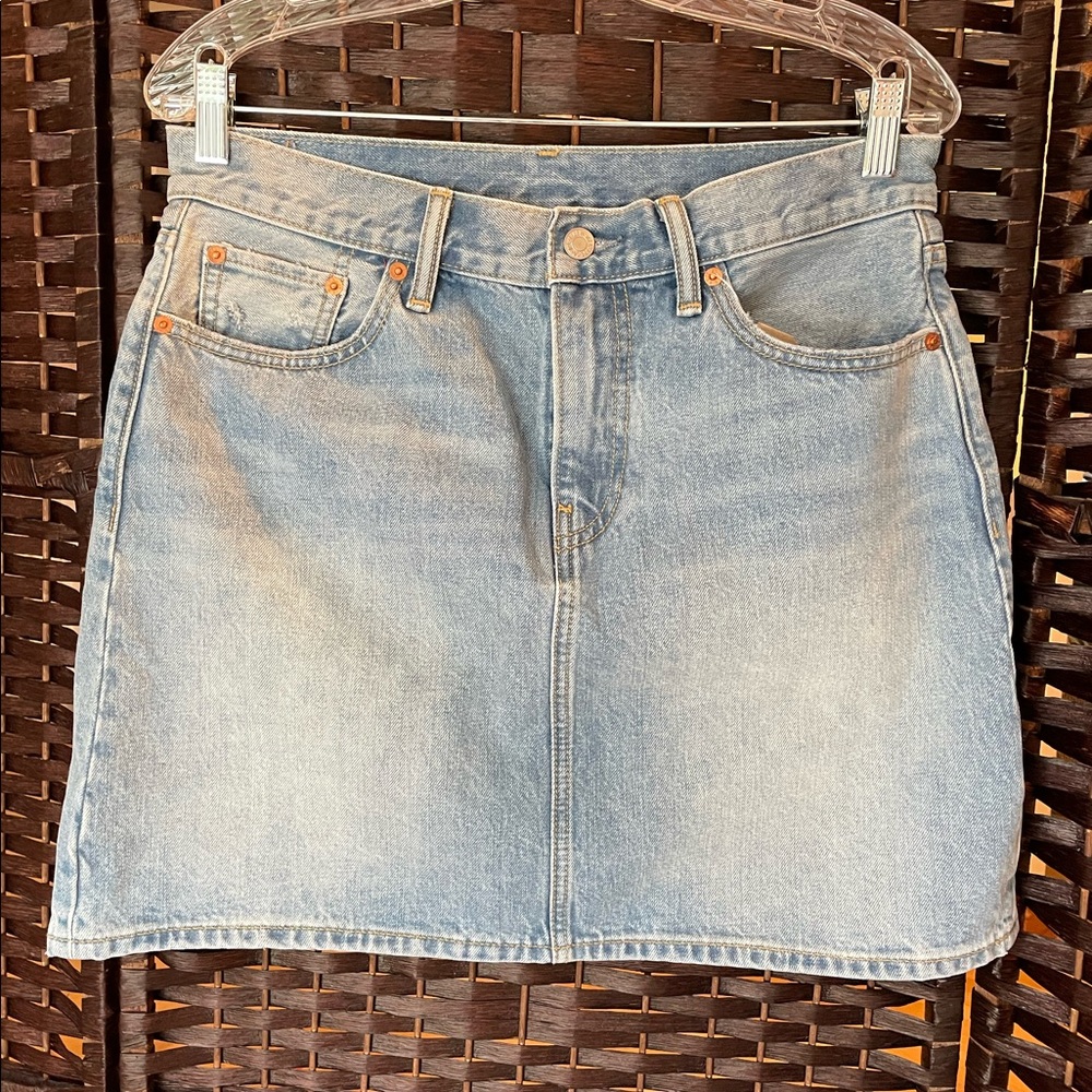 Levi’s Denim Mini Skirt in Light Blue - Size Women’s 29